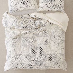 BRAND NEW Urban Outfitters Queen Size Duvet Cover